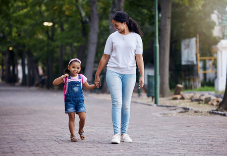 Mãe e filha felizes